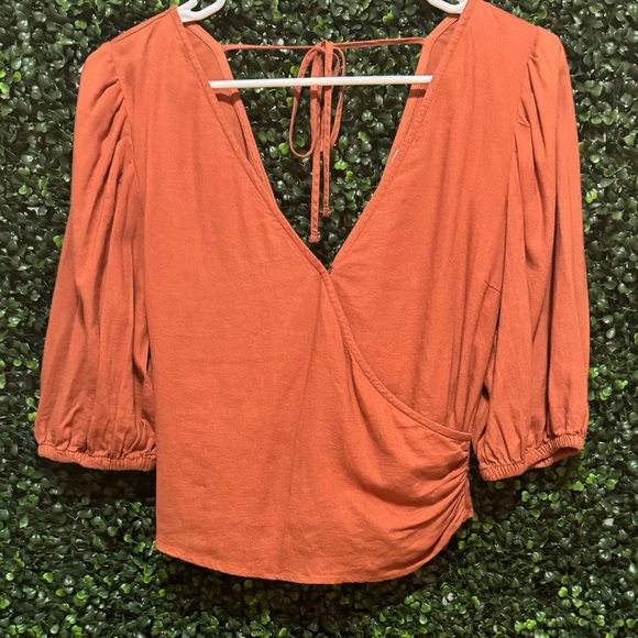 ABERCROMBIE & FITCH PUFF SLEEVE WRAP LOW VNECK BLOUSE - Picture 3 of 12